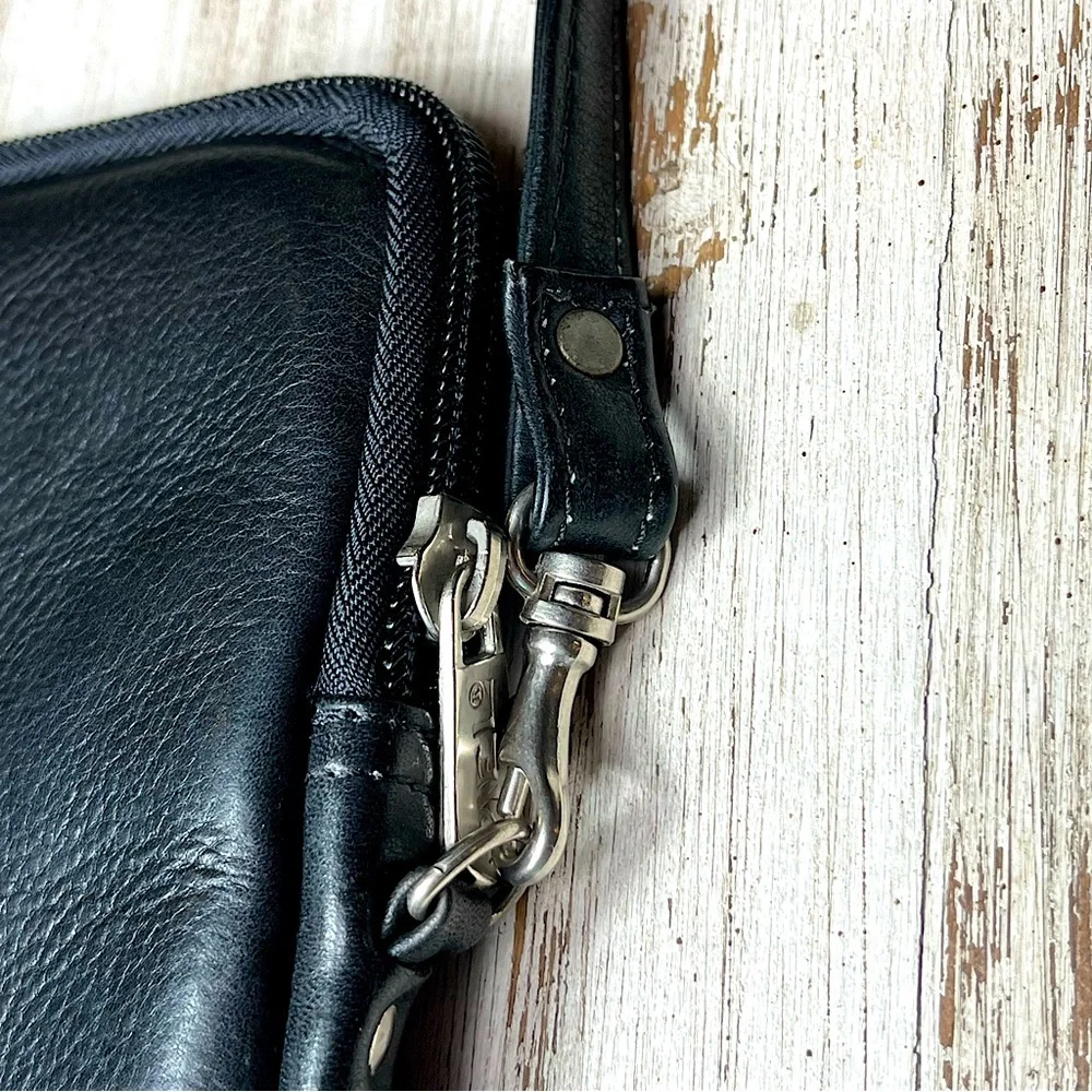 Piel IPAD & TABLET Black Leather Crossbody Shoulder Wristlet Bag Black Unisex